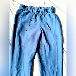 Lululemon On The Fly Joggers | Size 4 | Navy Woven Travel Pant